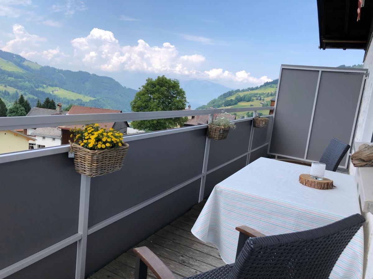 Walli Laterns - Ski Und Bergvergnuegen Direkt Vor Der Haustuer Exterior foto